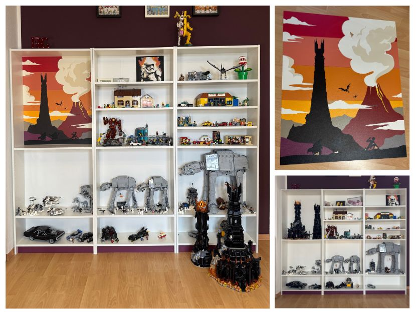 Weiße Vitrine mit zahlreichen LEGO-Modellen. Links oben ein Wandbild mit stilisierter „Herr der Ringe“-Szene mit dunklem Turm, Vulkan und Silhouetten. Zwei Nahaufnahmen zeigen Details des Wandbilds und der unteren Regalböden.
