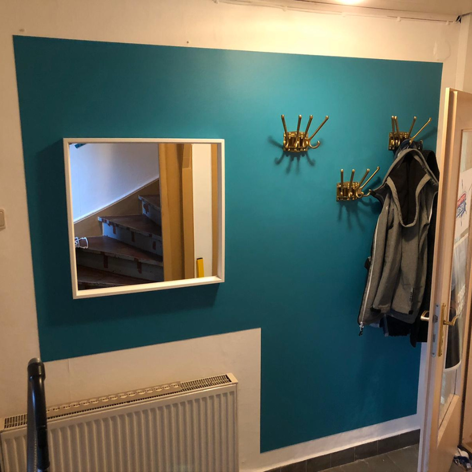 Spritzschutz Gäste WC hinter Toilette und Waschbecken